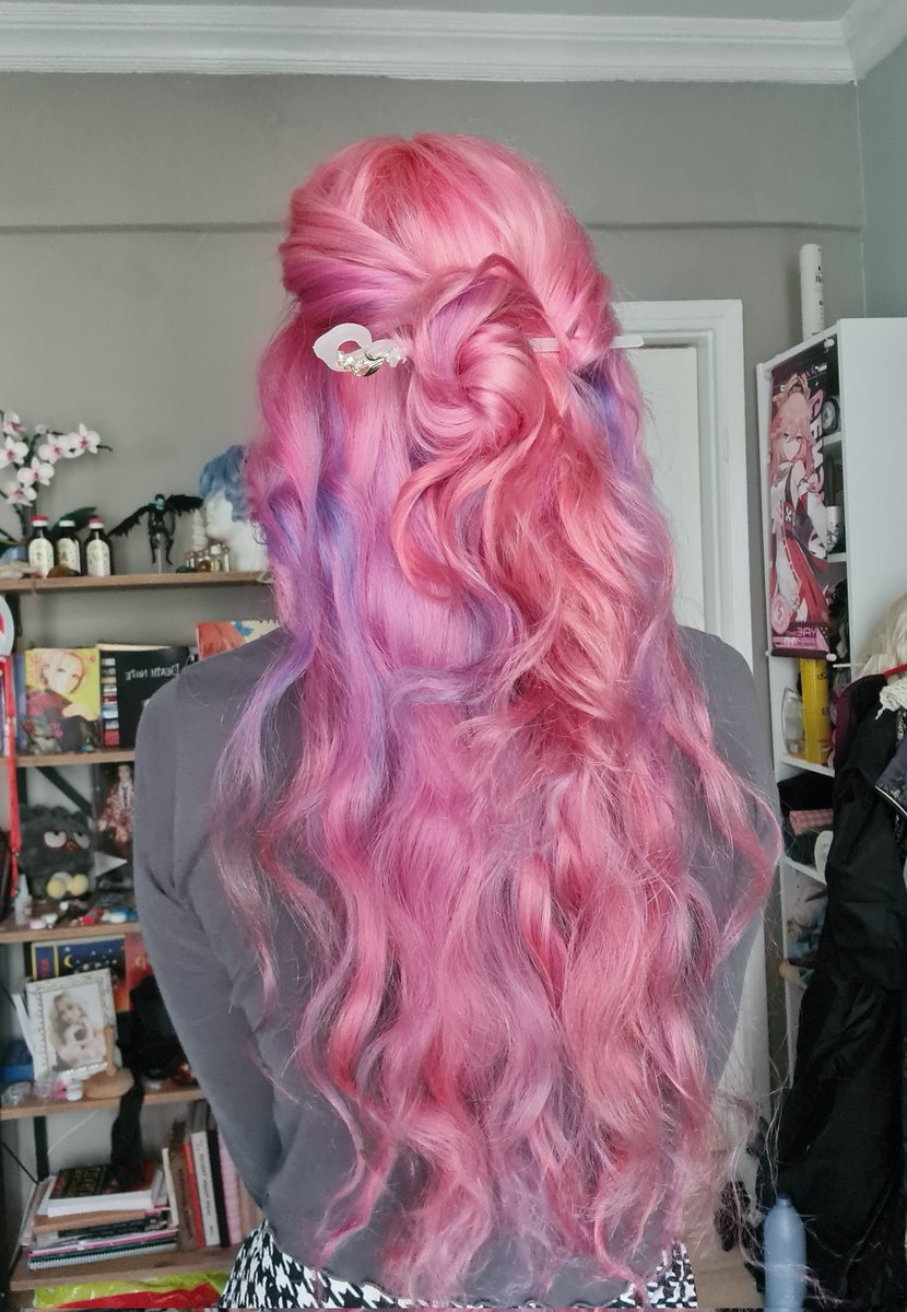 Sannyrosequartz's tweet image. Zrobiłam odrosty i postanowiłam zrobic troche więcej kolorów niż zwykle, tak to wyszło 💖💜💙