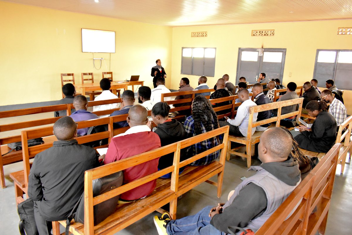 BYUMBA LEVEL II TEACHING HOSPITAL (@byumbahospital2) on Twitter photo Muri <a href="/Byumbahospital2/">BYUMBA LEVEL II TEACHING HOSPITAL</a> Abashinzwe ibarurishamibare, Abashinzwe ibikorwa by'Abajyanama b'Ubuzima mu Bigo Nderabuzima n'Abayobozi b'Amavuriro y'Ibanze, bari mu mwiherero w'iminsi 2 kuri Sisitemu y'Ikoranabuhanga mu Micungire y'Ubuzima (HMIS) ikorerwamo raporo y'ibipimo by'ubuzima. Muri <a href="/Byumbahospital2/">BYUMBA LEVEL II TEACHING HOSPITAL</a> Abashinzwe ibarurishamibare, Abashinzwe ibikorwa by'Abajyanama b'Ubuzima mu Bigo Nderabuzima n'Abayobozi b'Amavuriro y'Ibanze, bari mu mwiherero w'iminsi 2 kuri Sisitemu y'Ikoranabuhanga mu Micungire y'Ubuzima (HMIS) ikorerwamo raporo y'ibipimo by'ubuzima.