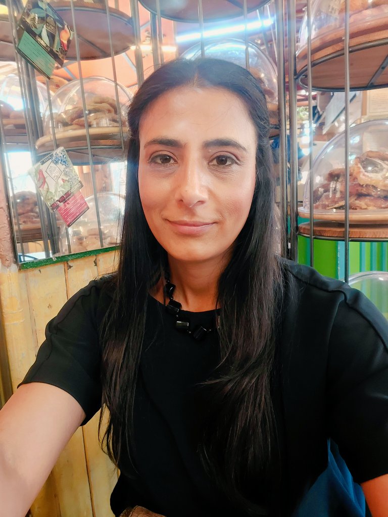 DrKhan_do's tweet image. Having lunch solo - a bit of peace 😌 
You know, you know, you know, it's hard to eat &amp;amp; speak 😄 
Some of us are just inept.
#clumsy