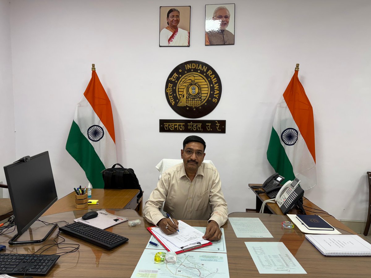 DRM Lucknow NR (@drm_lko) on Twitter photo рдЖрдЬ рд╢реНрд░реА рд╕реБрдиреАрд▓ рдХреБрдорд╛рд░ рд╡рд░реНрдорд╛ рдиреЗ рдЙрддреНрддрд░ рд░реЗрд▓рд╡реЗ рдХреЗ рд▓рдЦрдирдК рдордгреНрдбрд▓ рдореЗрдВ рдордгреНрдбрд▓ рд░реЗрд▓ рдкреНрд░рдмрдиреНрдзрдХ рдХрд╛ рдкрджрднрд╛рд░ рдЧреНрд░рд╣рдг рдХрд┐рдпрд╛ред рд╢реНрд░реА рд╕реБрдиреАрд▓ рдХреБрдорд╛рд░ рд╡рд░реНрдорд╛ рднрд╛рд░рддреАрдп рд░реЗрд▓ рд╕реЗрд╡рд╛ рдХреЗ рд╕рд┐рдЧрдирд▓ рдЗрдВрдЬреАрдирд┐рдпрд░реНрд╕ (IRSSE) рдХреЗ 1994 рдмреИрдЪ рдХреЗ рдЕрдзрд┐рдХрд╛рд░реА рд╣реИрдВред рд╢реНрд░реА рд╕реБрдиреАрд▓ рдХреБрдорд╛рд░ рд╡рд░реНрдорд╛ рд╕реЗ рдкреВрд░реНрд╡ рдореж рд░реЗреж рдкреНрд░/рд▓рдЦрдирдК рдХреЗ рдкрдж рдкрд░ рд╢реНрд░реА рдПрд╕. рдПрдо.рд╢рд░реНрдорд╛ рдХрд╛рд░реНрдпрд░рдд рдереЗ рдЖрдЬ рд╢реНрд░реА рд╕реБрдиреАрд▓ рдХреБрдорд╛рд░ рд╡рд░реНрдорд╛ рдиреЗ рдЙрддреНрддрд░ рд░реЗрд▓рд╡реЗ рдХреЗ рд▓рдЦрдирдК рдордгреНрдбрд▓ рдореЗрдВ рдордгреНрдбрд▓ рд░реЗрд▓ рдкреНрд░рдмрдиреНрдзрдХ рдХрд╛ рдкрджрднрд╛рд░ рдЧреНрд░рд╣рдг рдХрд┐рдпрд╛ред рд╢реНрд░реА рд╕реБрдиреАрд▓ рдХреБрдорд╛рд░ рд╡рд░реНрдорд╛ рднрд╛рд░рддреАрдп рд░реЗрд▓ рд╕реЗрд╡рд╛ рдХреЗ рд╕рд┐рдЧрдирд▓ рдЗрдВрдЬреАрдирд┐рдпрд░реНрд╕ (IRSSE) рдХреЗ 1994 рдмреИрдЪ рдХреЗ рдЕрдзрд┐рдХрд╛рд░реА рд╣реИрдВред рд╢реНрд░реА рд╕реБрдиреАрд▓ рдХреБрдорд╛рд░ рд╡рд░реНрдорд╛ рд╕реЗ рдкреВрд░реНрд╡ рдореж рд░реЗреж рдкреНрд░/рд▓рдЦрдирдК рдХреЗ рдкрдж рдкрд░ рд╢реНрд░реА рдПрд╕. рдПрдо.рд╢рд░реНрдорд╛ рдХрд╛рд░реНрдпрд░рдд рдереЗ