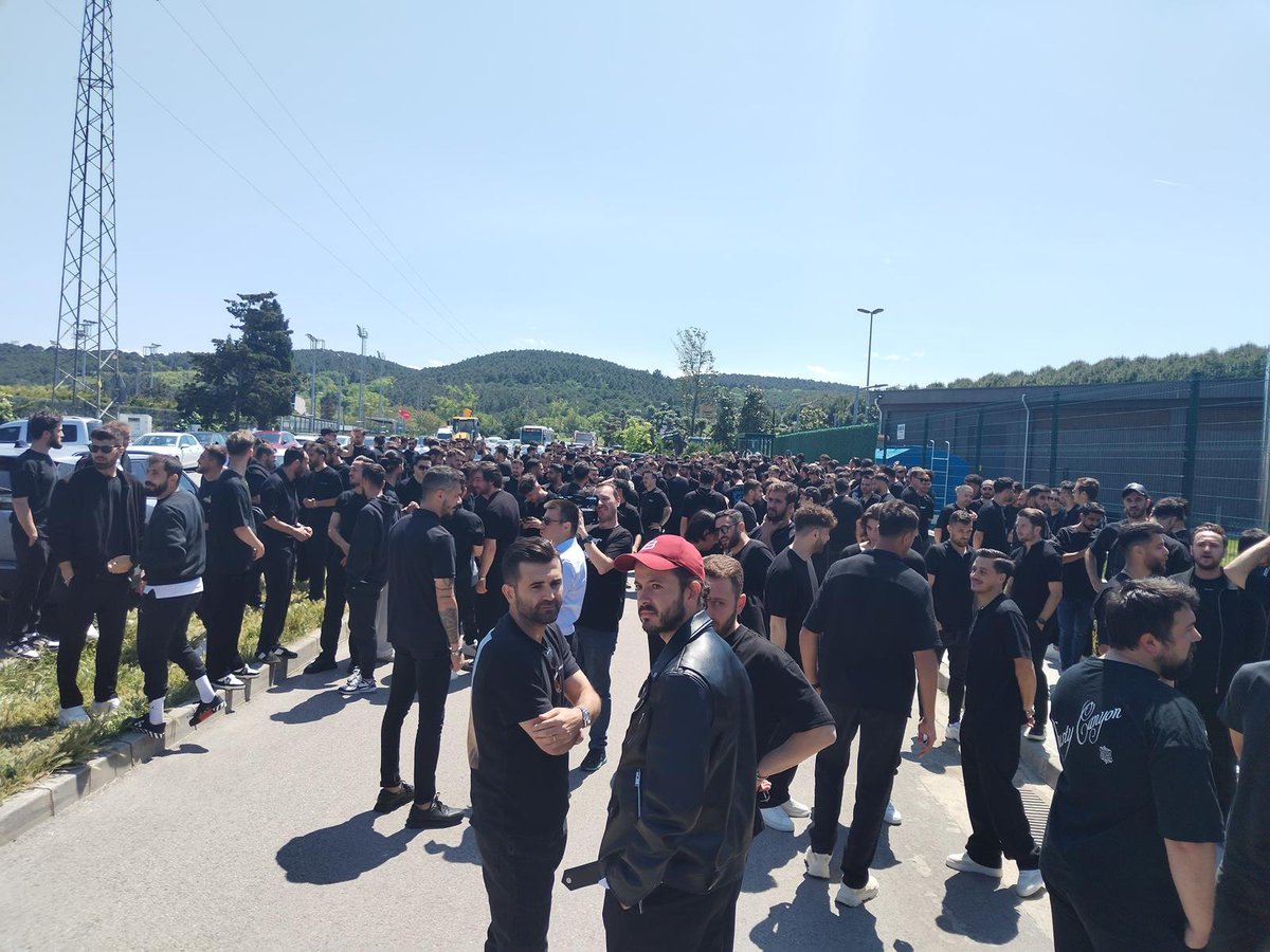 UNFP's tweet image. L’UNFP exprime son plein soutien à ses confrères du syndicat turc @tpfdorgtr, engagés dans la défense des droits des joueurs et la lutte contre les salaires impayés en D2 et D3 turques, une situation inacceptable qui concerne plus d'une centaine de footballeurs professionnels.