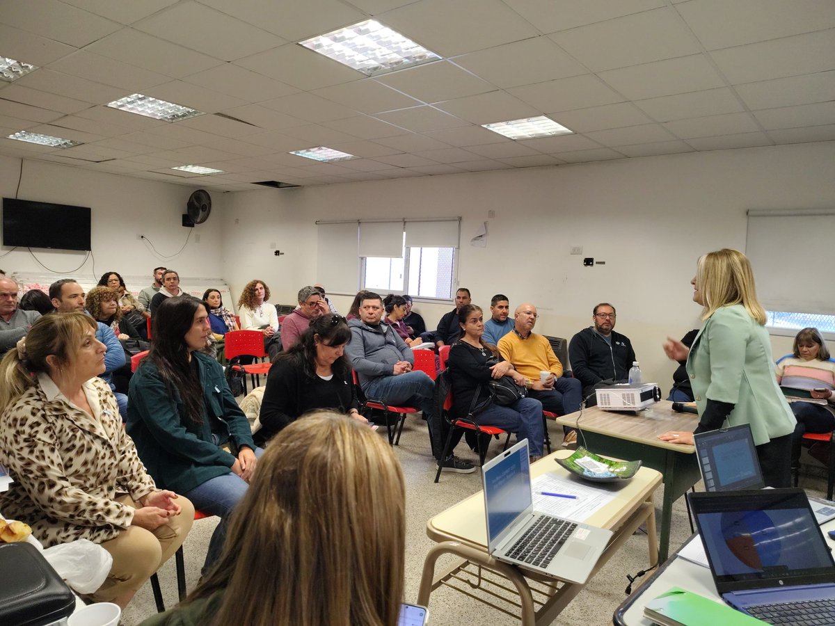 juanjo_castro's tweet photo. Primera mesa del COPRET San Miguel.
Me sumé a la primera reunión del Consejo Provincial de Educación y Trabajo (#COPRET) del distrito, junto a representantes de la educación y la industria.
La participación activa de todos los sectores permitirá crear comunidades colaborativas que beneficien a todos.
Agradezco a la Jefa Distrital #GabySpinelli por la invitación.
Juntos podemos fortalecer la educación y el trabajo en nuestro distrito.
#PasiónPorSanMiguel
@juanjo_castro Concejal
@Kicillofok Gobernador