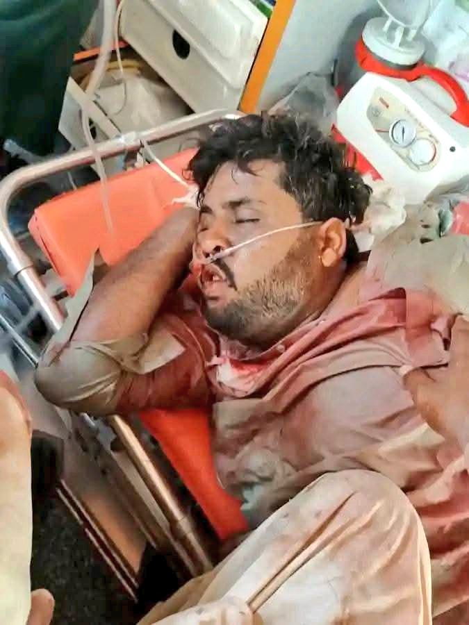 ھڪ پاسي داڙيل سندن کي مارن پيا ٻي پاسي وردي جا ماڻھو سندن کي مارن پيا افسوس ٿو ڪجي💔
1 picture related to kandkot Sindh
2 picture related to Moro Sindh
#NoMoreCanalsOnIndus