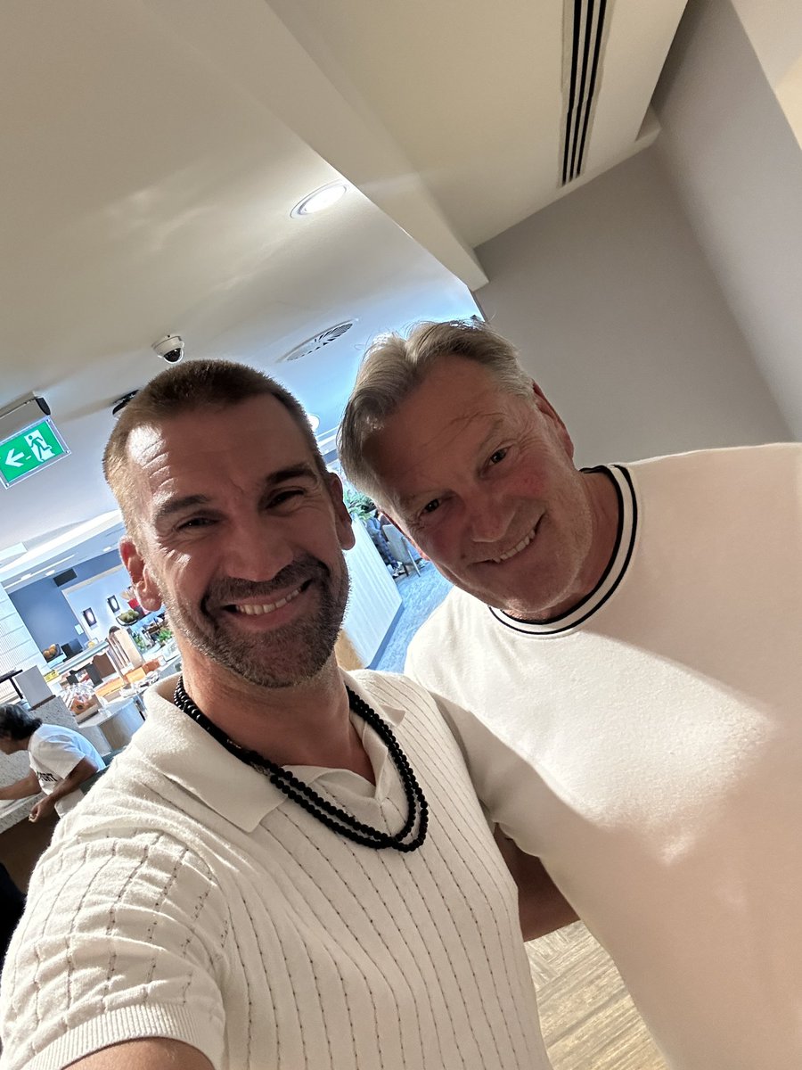 Lee McQueen tweet media