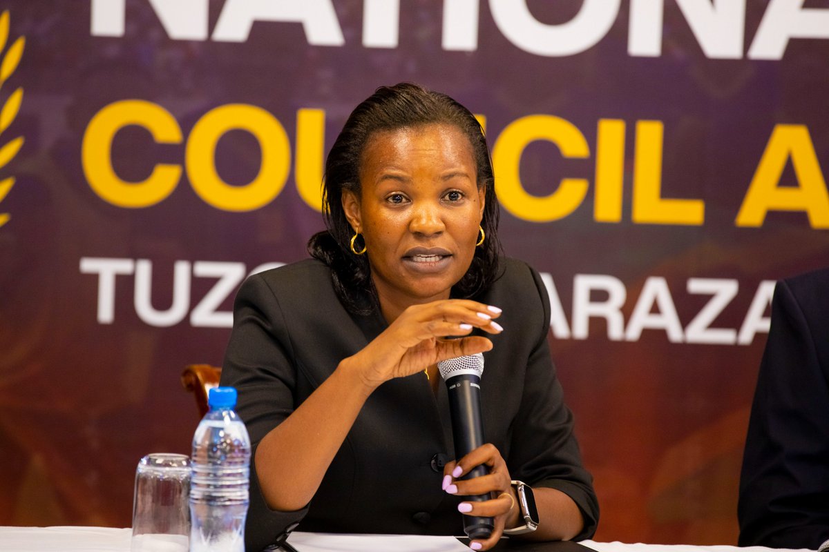 Katibu Mtendaji wa BMT Bi. Neema Msitha akieleza jambo kuhusu tuzo za Baraza 2024 leo Mei 20, 2025 katika mkutano na Waandishi wa habari kabla ya kumkaribisha Mwenyekiti wa Kamati ya tuzo Prof. Mkumbukwa M.Mtambo, tukio lililofanyika katika hoteli ya Southern Sun, Dar es Salaam.