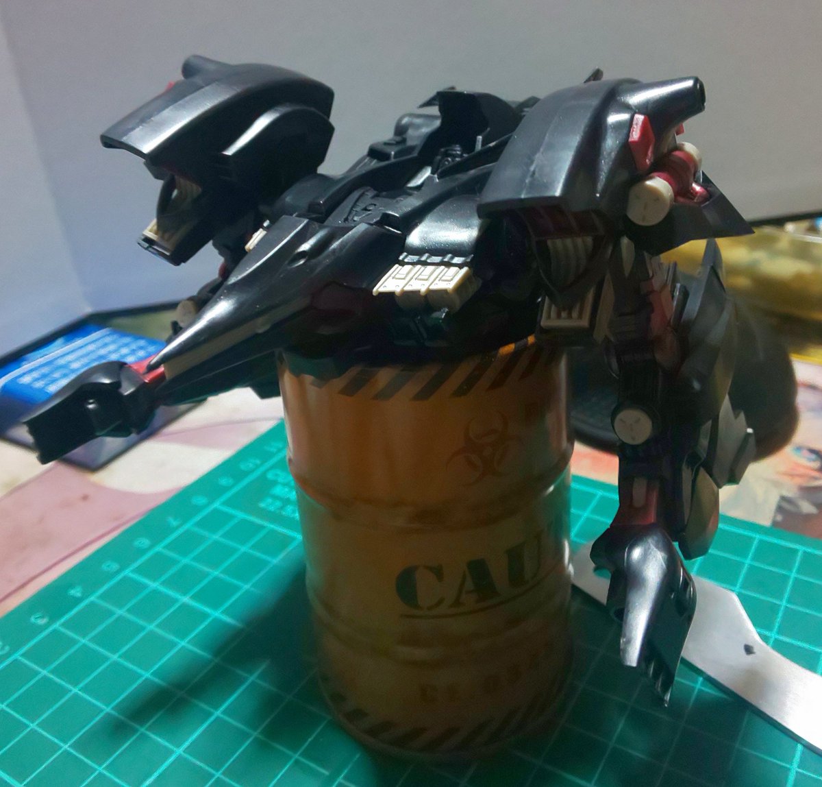takuto841's tweet photo. 腕と胸部だけでちゃんとカッコいい。
後ハメ加工がめんどいので合わせ目消しはしません。
#プラモデルライフ
#レイレナード
#AC4A https://t.co/Ad5gHdmEeO