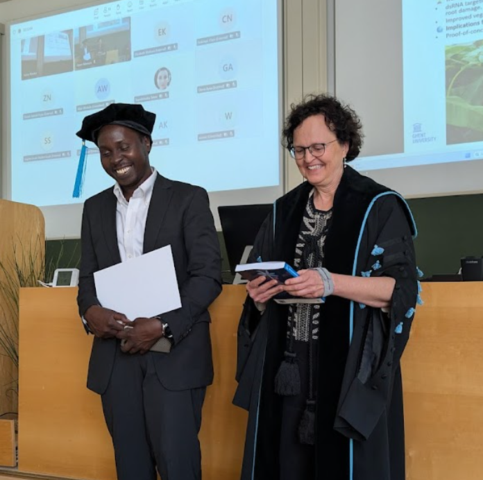 MoBi_UGent's tweet image. Fantastic PhD defense of Dr. Henry Mwaka @HenryMwaka3 on🧬 RNAi-based protection of East African Highland #banana 🍌 against nematodes 🪱 and weevils 🐛! Nice example of plant biotechnology and a great collaboration between @FbwUGent and @narouganda.