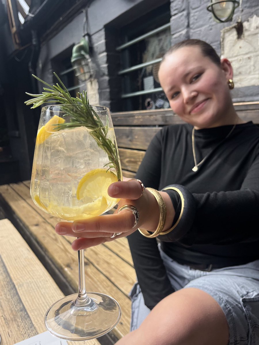 owlshoreditch's tweet photo. Are you getting acquainted with our summer Spritz menu ?

If you don’t know her already meet the Lemon Blossom… the perfect refresher on a sunny day (like today 😉) 

#youngs #youngspubs #spring #spritz #newmenu #alloralimone #sipsmithgin  #refresher #eastlondon #shoreditch https://t.co/2HKwlNfy0Z