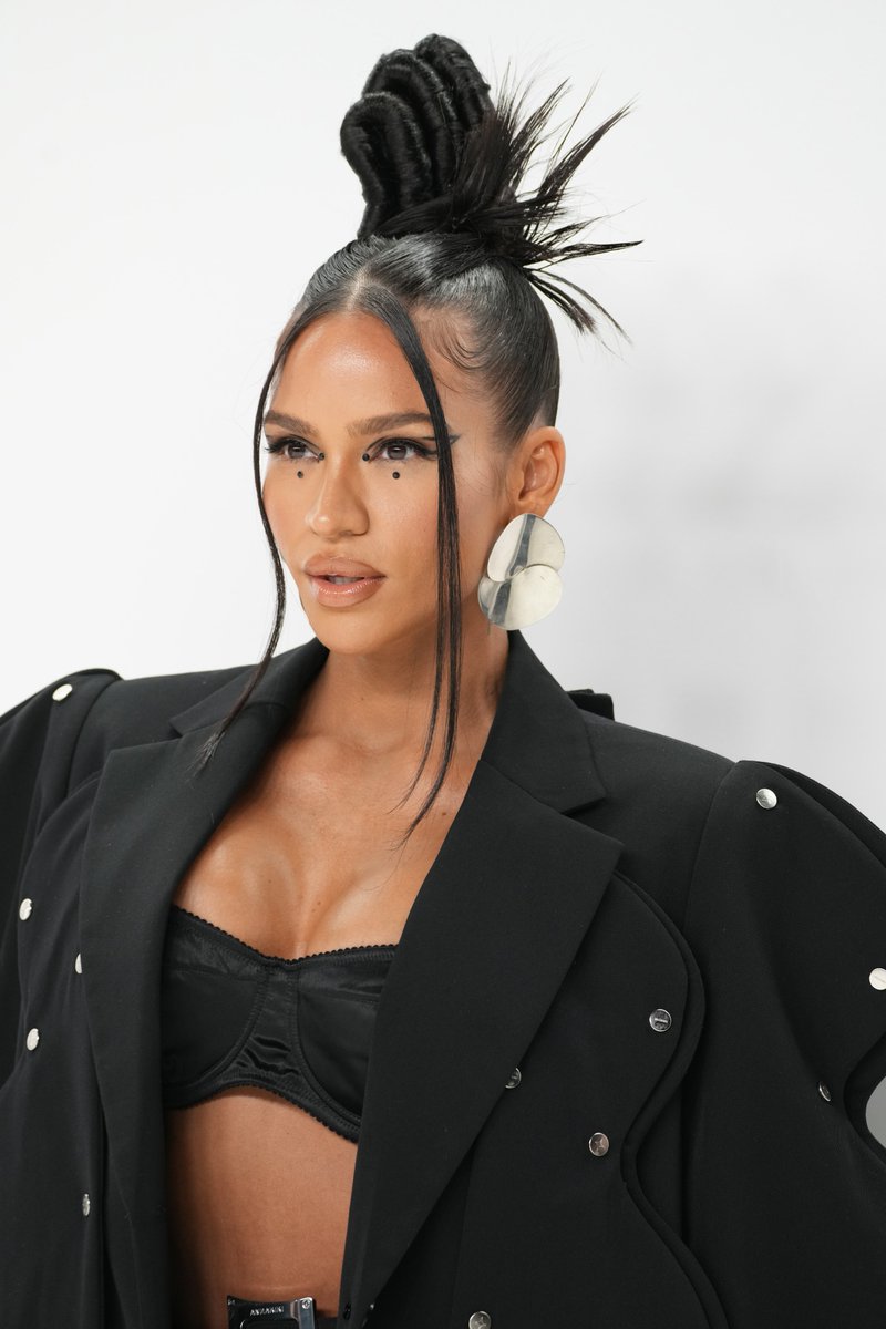 TheShadeRoom's tweet photo. Who is Cassie's ex-BFF who took the stand on Day 6 of the trial? 👀 Meet Kerry Morgan: https://t.co/JzcG4e9hT0 https://t.co/zYbyuwjKRe