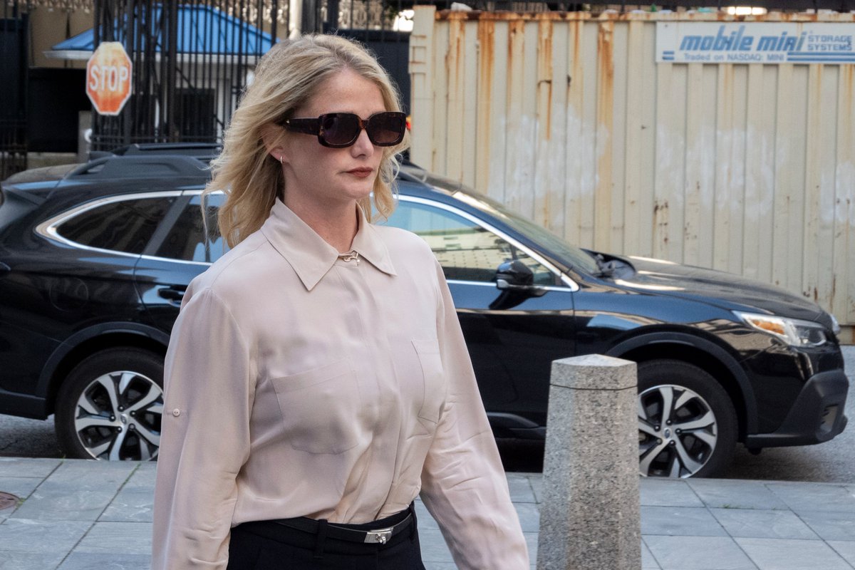 TheShadeRoom's tweet photo. Who is Cassie's ex-BFF who took the stand on Day 6 of the trial? 👀 Meet Kerry Morgan: https://t.co/JzcG4e9hT0 https://t.co/zYbyuwjKRe