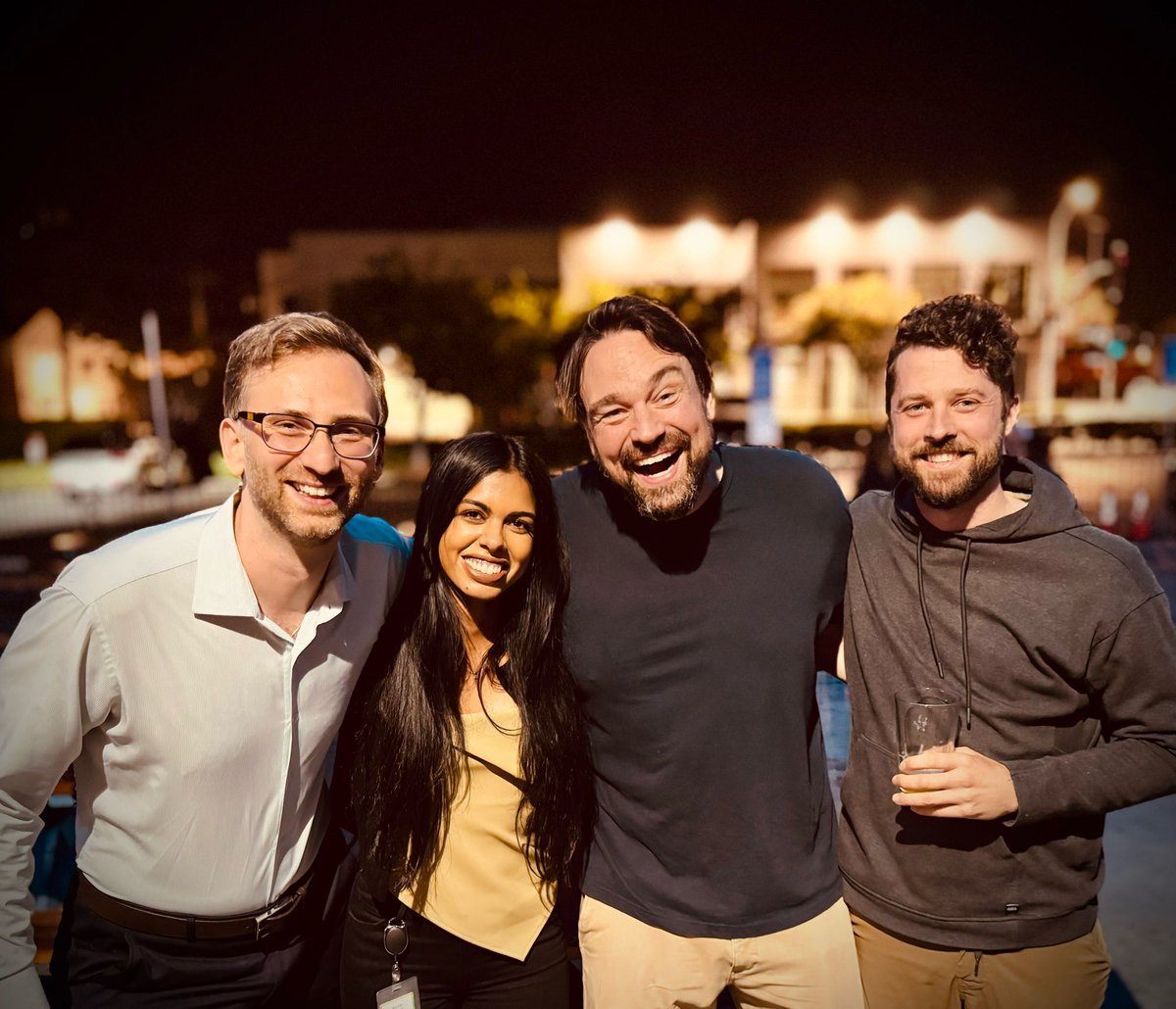 Charming impromptu reunion with #quantum wizards 🧙 in LA, with Kristan Temme, Chris Wood, Amira Abbas, reminding me of fond memories at IBM Quantum.