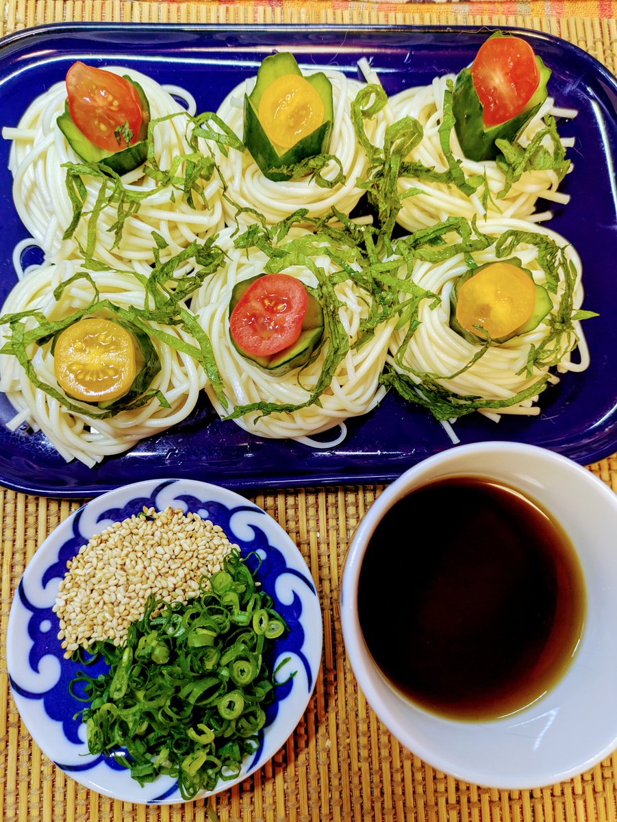 最近のご飯⸜(*ˊᗜˋ*)⸝
3枚目のは一度やってみたかったやつ。
理想の夜食( ◜࿀◝ )
こういうのでいいんだよこういうので
1枚目は半田そうめんっ
1年ぶりでしたが美味しゅうございましたっ 