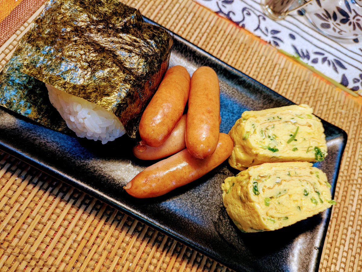 最近のご飯⸜(*ˊᗜˋ*)⸝
3枚目のは一度やってみたかったやつ。
理想の夜食( ◜࿀◝ )
こういうのでいいんだよこういうので
1枚目は半田そうめんっ
1年ぶりでしたが美味しゅうございましたっ 