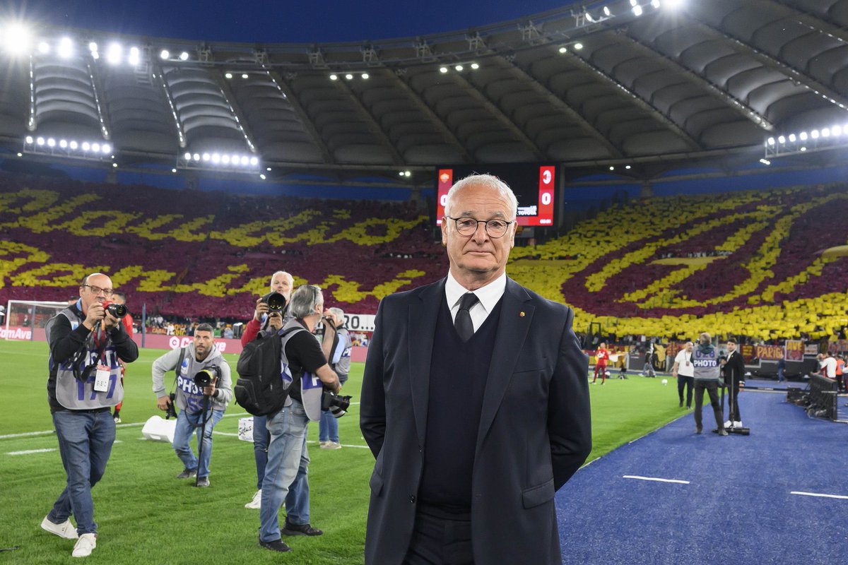 FandomID_'s tweet photo. Claudio Ranieri adalah pelatih yang mampu membangkitkan jiwa dari keterpurukan. Memulai musim dengan Daniele De Rossi di kursi pelatih, AS Roma terpuruk. Di saat situasi semakin kelam, Ranieri turun gunung untuk klub yang sangat dicintainya.

Sebuah utas~ https://t.co/f7fzGU4TgT