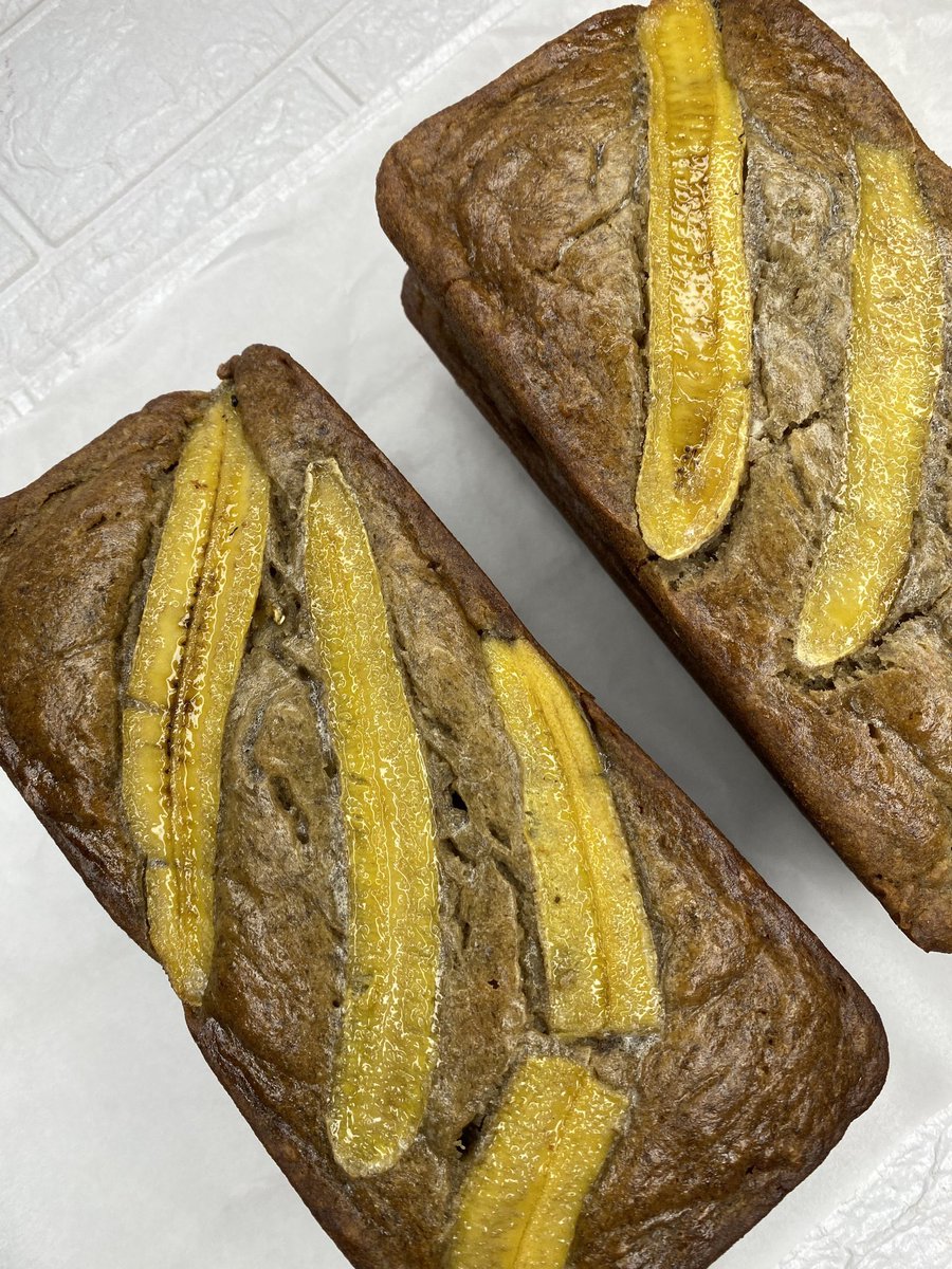 Hoctavie_'s tweet photo. Another giveaway 🔥 

You all must have a taste of my products whether you like it or not 😂.
2 people one loaf of banana cake or a bottle of peanuts. All you have to do like and retweet this then follow @DobgimaZ and @Vies_Pastries https://t.co/5WdYuAAzT7