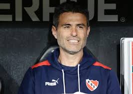 Sumame a Julio ! Los 8 DT de Independiente que le ganaron a Boca de visitante en los últimos 50 años:Pastoriza,Santoro,Solari,Marchetta,Menotti,Gallego,C.Diaz y Julio Vaccari.