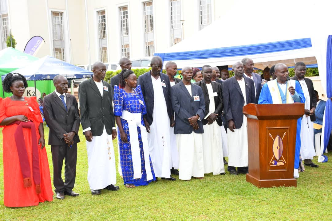 "Federo Ey'ebikolwa era tugiraga na bikolwa n'olwekyo abantu ba Buganda tunyiikire okukola"

Buno bwe bubadde obubaka bwange eri Bannassingo ne Bannabugerere abakiise Embuga leero n'ensimbi ezisobye mu bukadde 7 mu nkola ya #LuwaloLwaffe okuwagira emirimu gy'Obwakabaka.