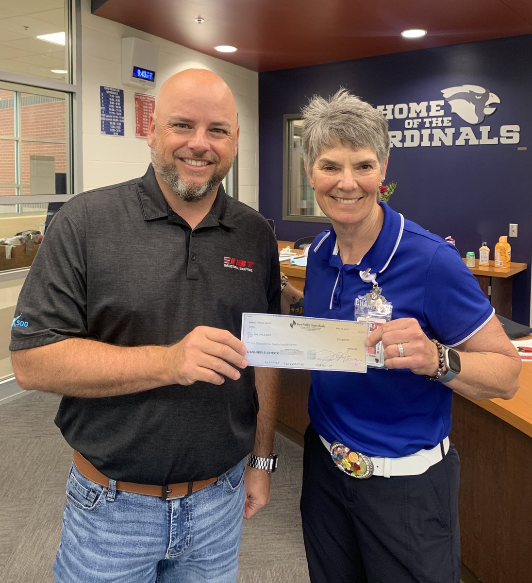 EudoraGolf's tweet photo. EHS Girls Golf Program was blessed with parents, corporate/individual sponsors, and golfers who helped us fundraise $5900! Funds will buy new push carts, rain gear, and practice rounds at courses we will play next season. Grateful for the support❣️⛳️🙏🏼😎 https://t.co/RVs47b2yPD