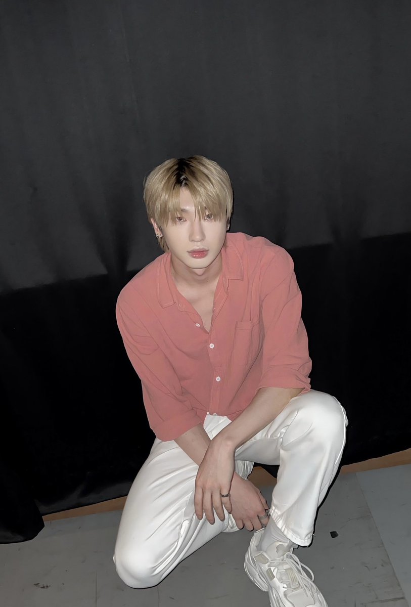 XODIAC_MEMBERS's tweet photo. [#다빈] 

️세계인의 날 행사에
초대해주셔서 감사합니다 ! 🙇🏻🤍

#XODIAC #소디엑 #DAVIN #다빈 https://t.co/TdCSa8xegr