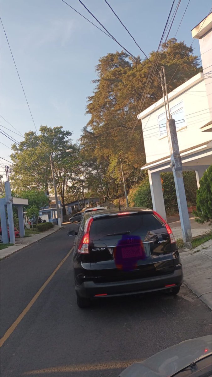 winermario2's tweet photo. Para la @muniguate  es importante la zona 18 y el Atlántico, la zona 6 no existe para ellos porque según miro están tapadas varias salidas de zona 6 a zona 1, es así señor alcalde @RQuinonezL Zona 6 y Zona 2 de San Ángel un caos total, nos taparon las salidas @amilcarmontejo https://t.co/t8G31LVtA7