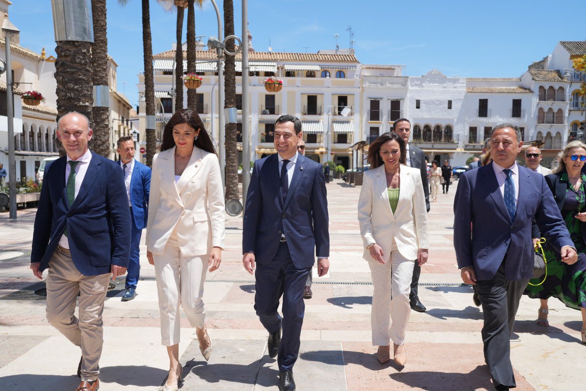 Juanma Moreno (@juanma_moreno) on Twitter photo Seguimos invirtiendo en la #Andalucía del interior. Comienza la rehabilitación de las Casas Consistoriales de Écija, una ciudad con un rico atractivo patrimonial que tenemos que cuidar entre todos.
Hoy ponemos la primera piedra.
Gracias por tu cooperación, <a href="/SilviaHeredia/">Silvia Heredia</a>. Seguimos invirtiendo en la #Andalucía del interior. Comienza la rehabilitación de las Casas Consistoriales de Écija, una ciudad con un rico atractivo patrimonial que tenemos que cuidar entre todos.
Hoy ponemos la primera piedra.
Gracias por tu cooperación, <a href="/SilviaHeredia/">Silvia Heredia</a>.