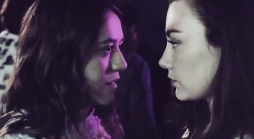 viudanegrabi's tweet photo. EN ESTA CUENTA ENCONTRARAS LA HISTORIA DE NACHA Y KARINA ❤️

Chicas den RT y likes a este post para que lleguemos a más personas y así está familia que está disfrutando con la historia de Ignacia y Karina crezca 👩🏻‍❤️‍👩🏻🏳️‍🌈

#Karinacia
#Karinacha
#ElJardinDeOlivia https://t.co/2m4M7U4PHu