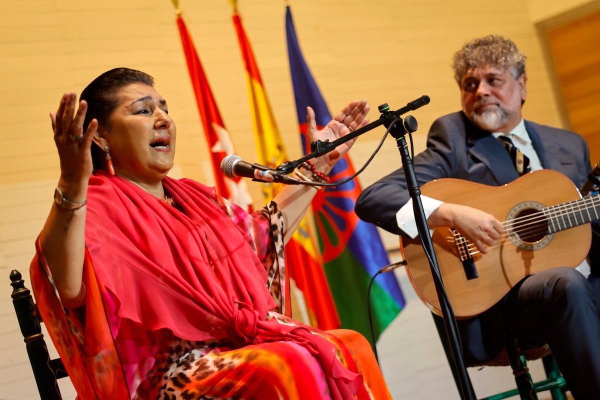¡Enhorabuena a todos los galardonados en los XV Premios Enrique Maya!

Por vuestra dedicación con la plena integración de la población gitana.

Desde la <a href="/ComunidadMadrid/">Comunidad de Madrid</a> seguiremos a vuestro lado.

Sastipen thaj mestipen
