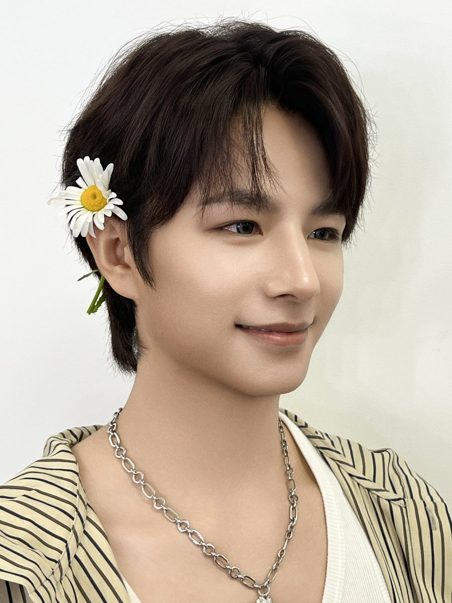 LEV_Official_'s tweet photo. #LEV #레비 #レビ
#WANGZIHAO #왕즈하오 #王子浩 #ズハオ https://t.co/BhIharX0gd