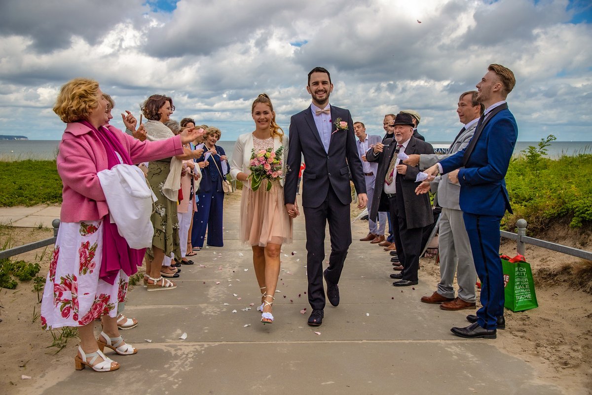 DJRuegen's tweet photo. DJ Hochzeit Stralsund DJ Mecklenburg Vorpommern DJ mieten DJ gesucht DJ für Hochzeit buchen DJ Hochzeiten Hochzeitsfotograf Stralsund DJ für Firmenveranstaltungen Heiraten.  https://t.co/2SZvyKRc7M - DJ Fischer Spezial DJ für Hochzeit Binz  Rügen, Strandhochzeit an der Ostsee. https://t.co/kNT2uRUQT0