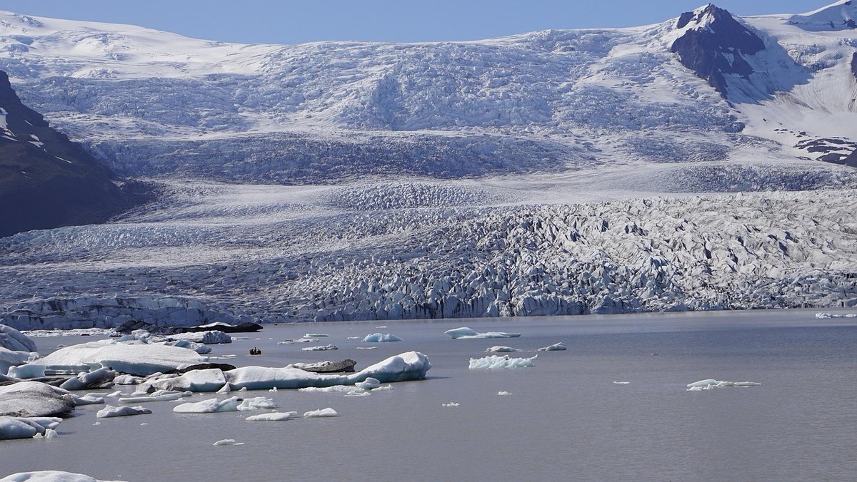 "Novel insight into the spatiotemporal distribution of Greenland ice sheet surface densities from eleven years of satellite radar altimetry"

How CryoSat and CNES/ISRO SARAL compare against in situ and regional climate model results!

nature.com/articles/s4159…
