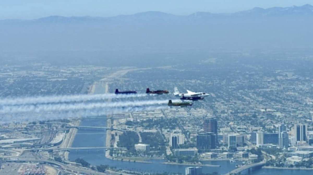 ✈️⭐ Home sweet home! Robert DeLaurentis returned to San Diego with the amazing Tiger Squadron by his side, creating a breathtaking escort for his epic arrival. Their support during this monumental journey showcases the spirit of adventure and collaboration that unites us all.