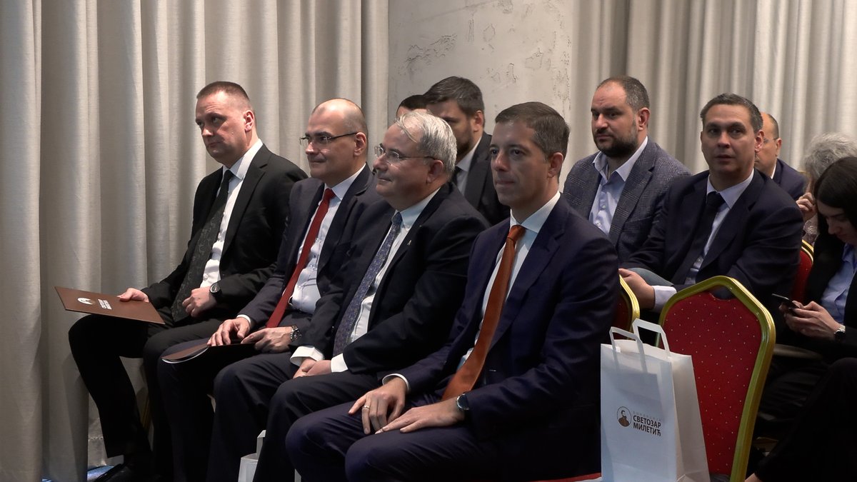 MFA Serbia (@mfaserbia) on Twitter photo Министар спољних послова Србије <a href="/markodjuric/">Марко Ђурић</a> учествовао је данас у Новом Саду на трибини „Геноцид - заједничка прича српског и јеврејског народа у 20. веку“ у организацији Фондације „Светозар Милетић“ и Центра за друштвену стабилност <a href="/centarzds/">Центар за друштвену стабилност</a>.
Према његовим речима, Србија је Министар спољних послова Србије <a href="/markodjuric/">Марко Ђурић</a> учествовао је данас у Новом Саду на трибини „Геноцид - заједничка прича српског и јеврејског народа у 20. веку“ у организацији Фондације „Светозар Милетић“ и Центра за друштвену стабилност <a href="/centarzds/">Центар за друштвену стабилност</a>.
Према његовим речима, Србија је