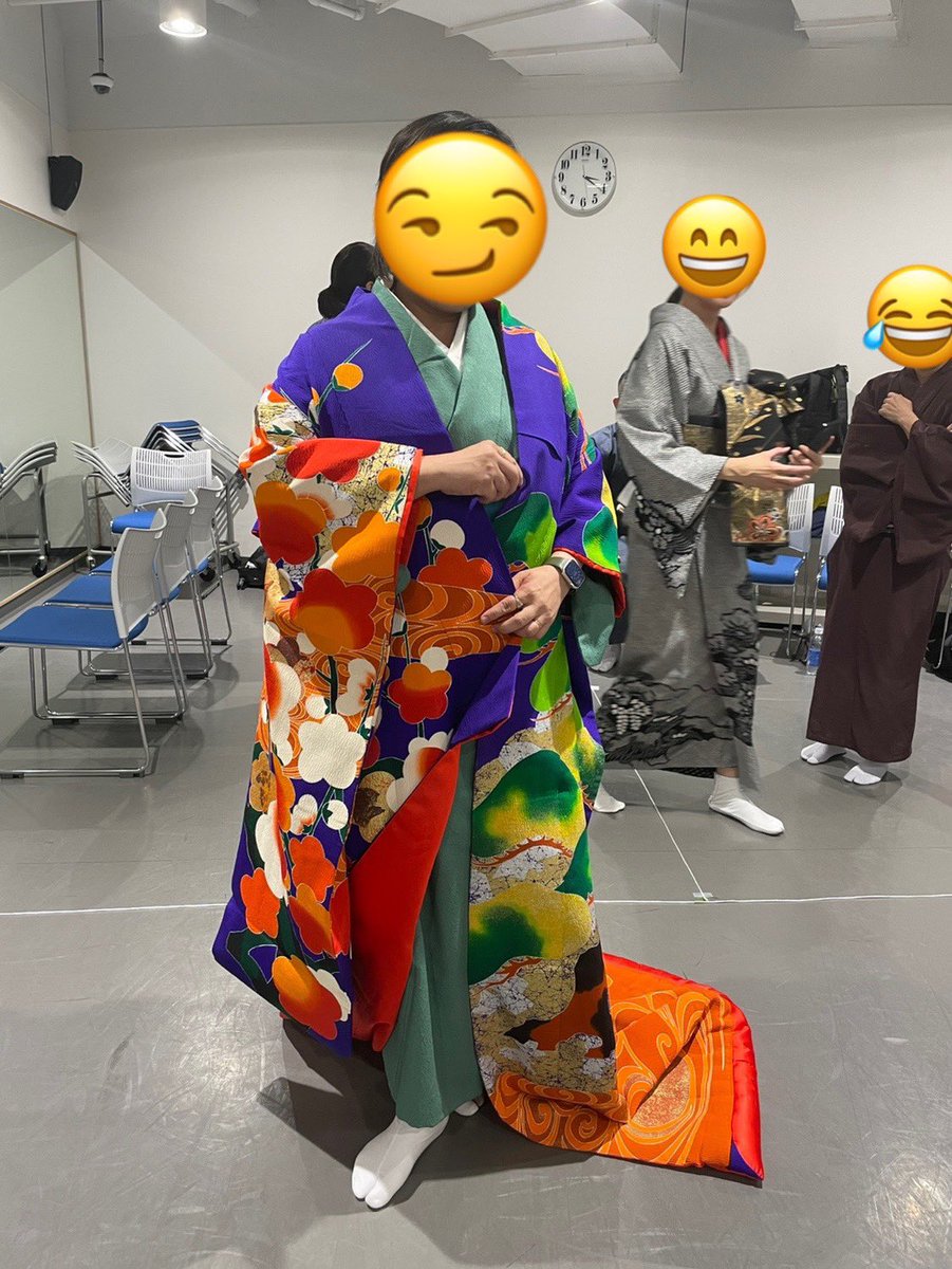ohanaTSG's tweet photo. 本日の稽古中、友達の打掛を羽織らせてもらったのですが、大奥取締役みたいになりまし��🤣 https://t.co/E47F9wQ7xn