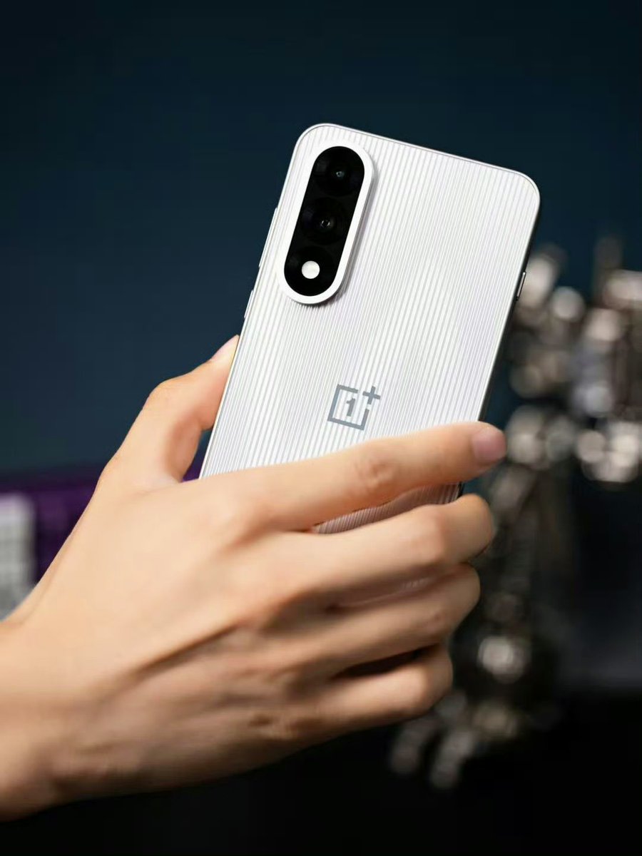 rajAnoop_'s tweet photo. OnePlus ACE 5 (HQ) Titanium

#OnePlus #OnePlusAce5ExtremeEdition #OnePlusAce5RacingEdition #OnePlusAce5Ultra #OnePlusAce5series https://t.co/dULhcLxe5b