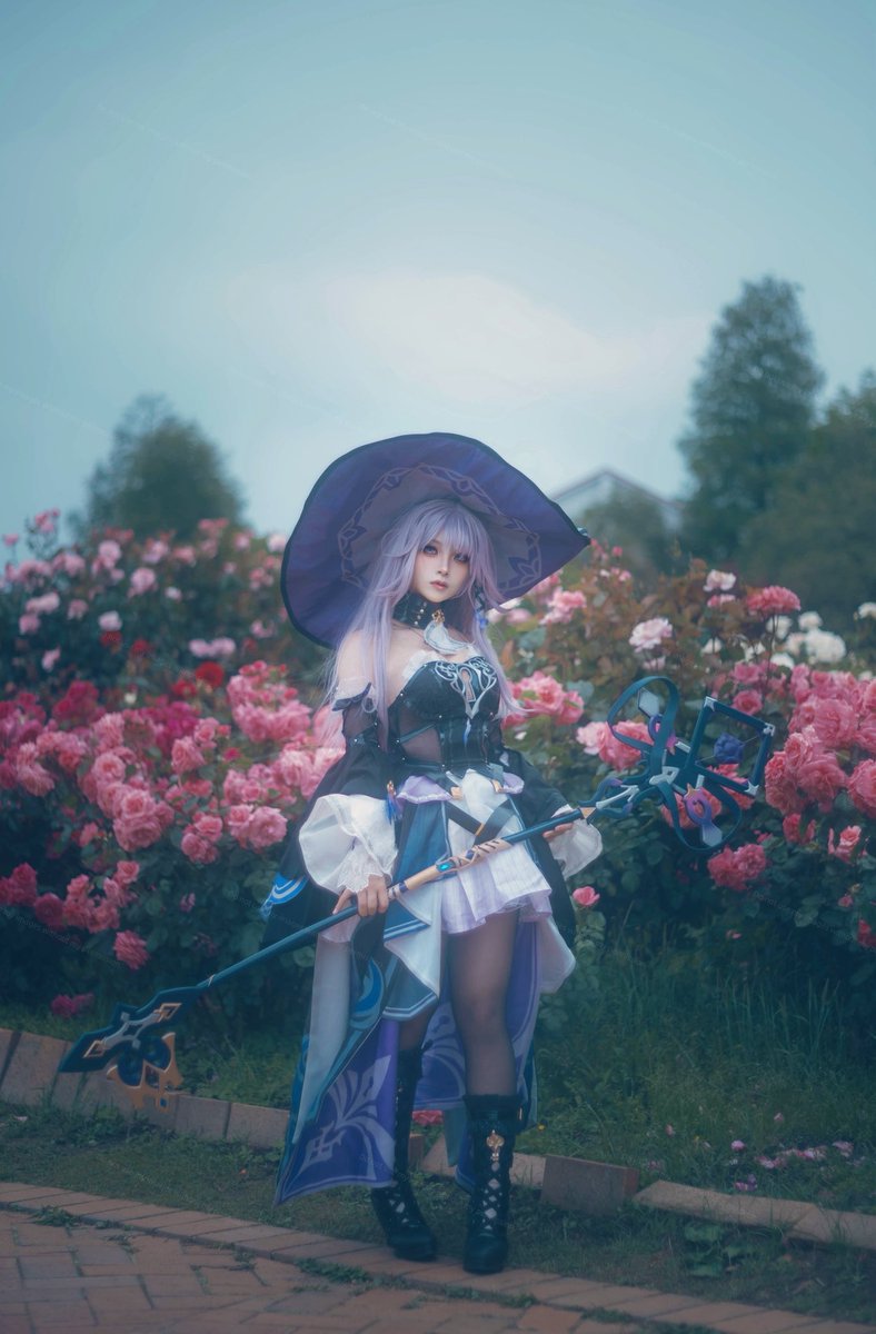 ⚠︎cosplay / 崩壊:スターレイル⚠︎
マダム・ヘルタ

「未知を見通す瞬間に、夢中になっちゃえ。」

📷→<a href="/ebifly110/">えびふらい</a> 
#honkaistarrailcosplay  #houkaistarrail #SpringRoseGarden #connect花農丘公園