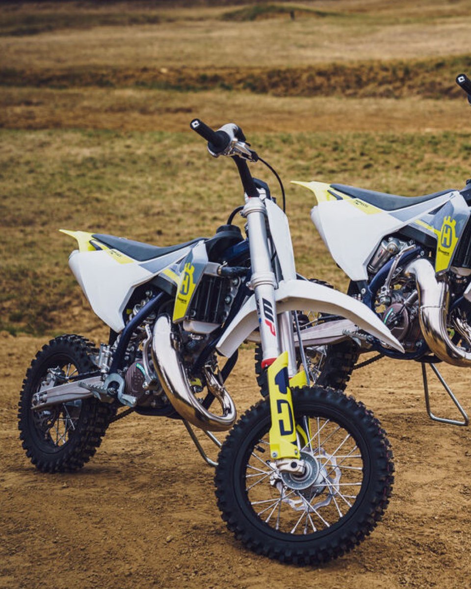 HQV_MotoUK's tweet photo. Available in two different wheel sizes, our TC 85 offers the perfect bridge when you've outridden your TC 65 but are yet to graduate to the TC 125.💨
Find out more: https://t.co/Rse0jfaISd
#Husqvarna #RideHusqvarna #GoRide #TC85 #Motocross #Kids #MiniMotocross #TwoStrokeTuesday https://t.co/ccoddBJ5ML