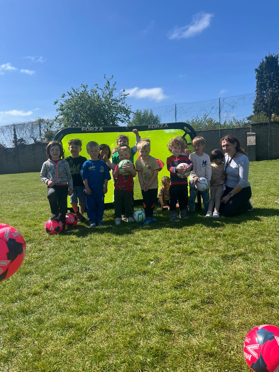ECFC_Community's tweet photo. ⚫️⚪️EAST END NURSERY ⚪️⚫️
Our coaches had a great time promoting the Learning Through Football programme with East End Nursery!
#LEARNINGTHROUGHFOOTBALL https://t.co/Cq3bH9BTyN