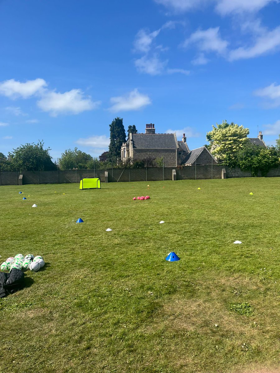 ECFC_Community's tweet photo. ⚫️⚪️EAST END NURSERY ⚪️⚫️
Our coaches had a great time promoting the Learning Through Football programme with East End Nursery!
#LEARNINGTHROUGHFOOTBALL https://t.co/Cq3bH9BTyN