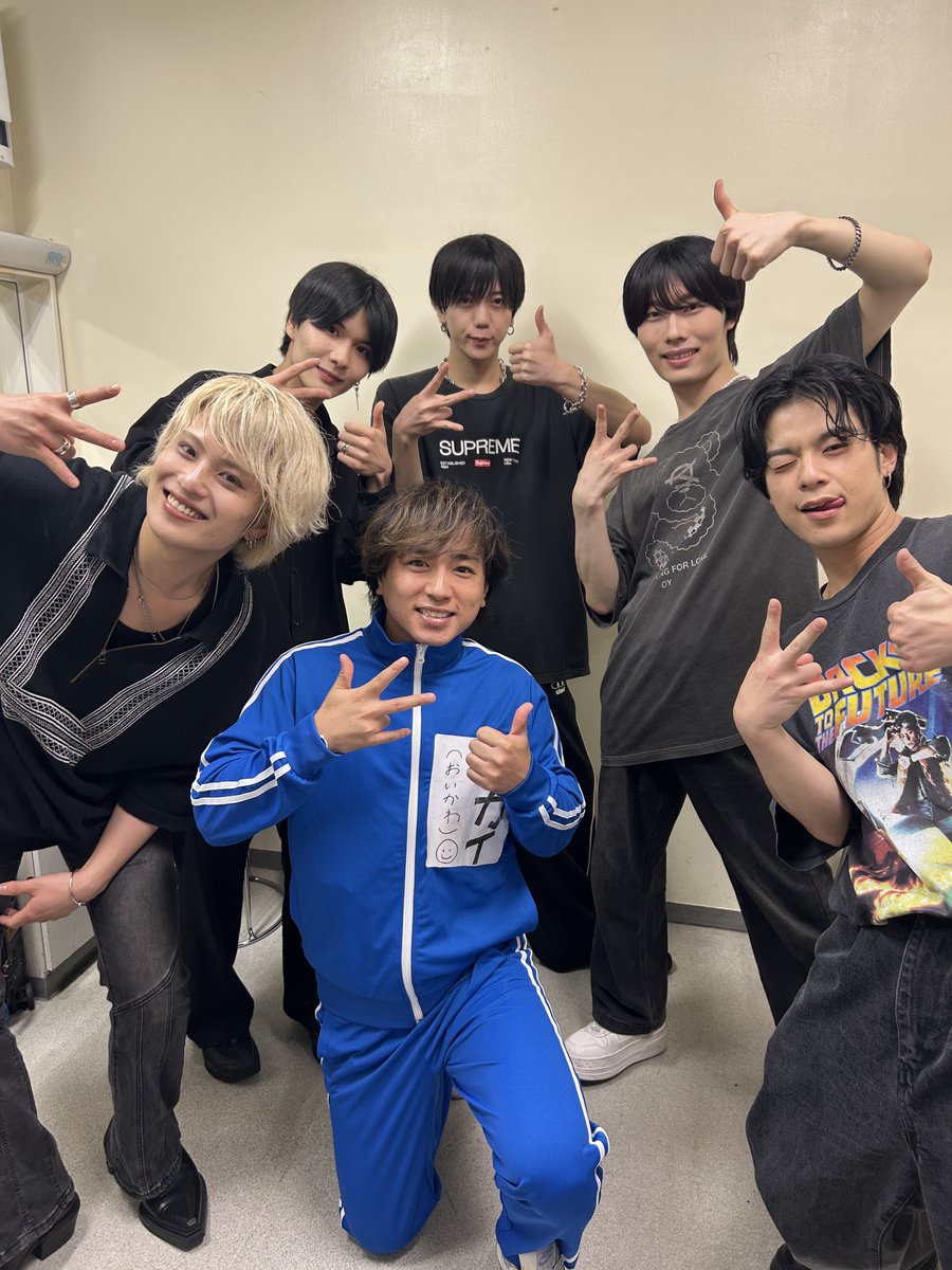 kai_newstyle's tweet photo. 本日はシンセレ💥💥

皆良いライブだったなぁ
俺も刺激もらえるなぁ

今日も
ありがとうございました😆！

MEY:DAY 今日もカイの名前で
滑ってたので全員ジャージ決定！！
(名前使ってくれてありがとう)

かずまとケイが
仲良くしてくれました🙋‍♂️📸 https://t.co/X46Ugx4yTV