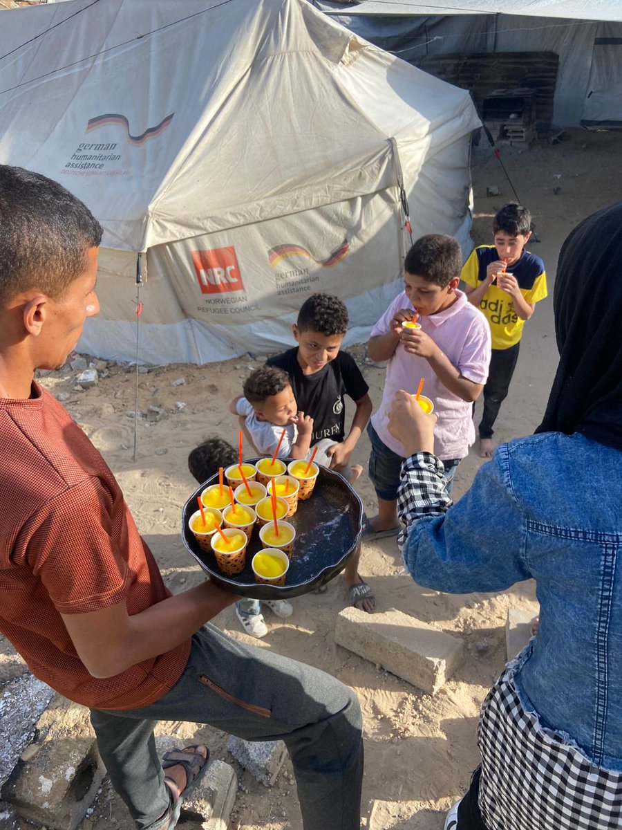 LoverHomeless's tweet photo. 🙏It is quite warm in Gaza these days, and yesterday we managed to give ice cream to kids in the tent camps around us! It is such a great feeling to make kids happy, my friends. They weren’t expecting something sweet at all, let alone ice cream, so the surprise was met with absolute amazement. It was the best moment I’ve felt in weeks. We hope to help all the people in our area and even those in the surrounding neighbourhoods as well. We hope to save the lives of both people and animals, as we will provide them with water. That at least is our plan, my friends. We need more donations in order to set this water desalination station up. It is our biggest dream to do this. Everyone, and I do mean everyone, is in dire need of water. Please understand it is not ‘just’ drinking water. We also need it to bathe, clean and cook. This is why everyone needs so much of it. As there is such a lack of clean water, we really would be helping thousands of people to survive. Combined with our kitchen, we can save so many people. It is hard to tell you just how much we need this. Nothing is more urgent. People are starving and dying of preventable diseases every day. More food and clean water would solve so many of our problems, my dear friends. Please, we are trying hard to provide everything we can for these poor civilians. Will you please help us by donating and sharing this message?🫂🙏💚https://t.co/js2KIOUNIj🙏🫂🥺
🙏🐾🐈https://t.co/rpOoxgIOgA🐾🐈🫂🙏
💧🙏🫂https://t.co/Vac3JkMNRU🫂🙏💧💧
🐾🐈🙏https://t.co/2ezHkCtdFt🙏💚🆘️🐾🐈