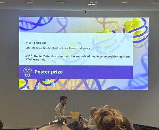 loosolab's tweet photo. 🎉 Congratulations to Moritz (@mpi_hlr) on the launch of NucleoDetective, his tool for chromatin research! 🧬 Presented at the @EMBLEvents #EMBLChromatin — and awarded the Poster Prize by community vote! 🏆
#CPI_ExStra #Epigenetics #Chromatin https://t.co/9Y49U147il