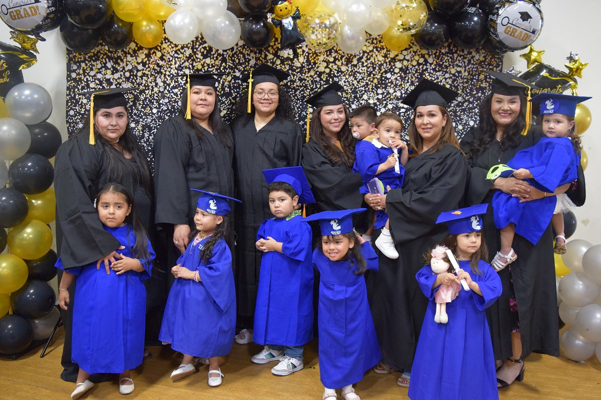 BachmanLakeFC's tweet photo. On May 15, two generations of CAN graduates walked the stage together. 🎓💙
We celebrated the shared success of parents and their preschoolers—growing, leading, and learning side by side.
#BachmanLakeTogether #CANGraduation2025 #TwoGenerations #ParentLeadership @AvanceNtx https://t.co/x8HnrIgOsJ