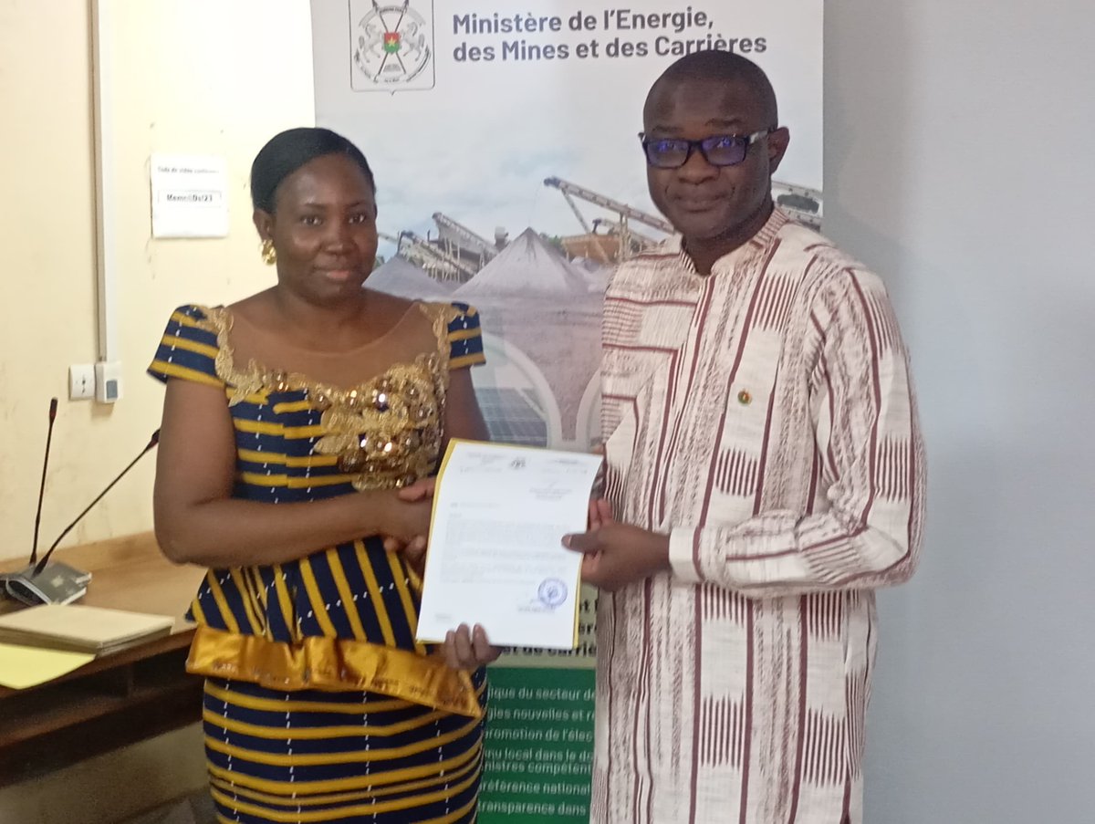 Elie Kaboré (@eliekabore) on Twitter photo Burkina Faso : 46 acteurs récompensés pour leur contribution pour l’élaboration et  l’adoption des lois sur le code minier et le contenu local, de même que leur implication dans l’élaboration des textes d’application de ces lois.
  minesactu.info/2025/05/20/bur…
@MinesActuBf Burkina Faso : 46 acteurs récompensés pour leur contribution pour l’élaboration et  l’adoption des lois sur le code minier et le contenu local, de même que leur implication dans l’élaboration des textes d’application de ces lois.
  minesactu.info/2025/05/20/bur…
@MinesActuBf