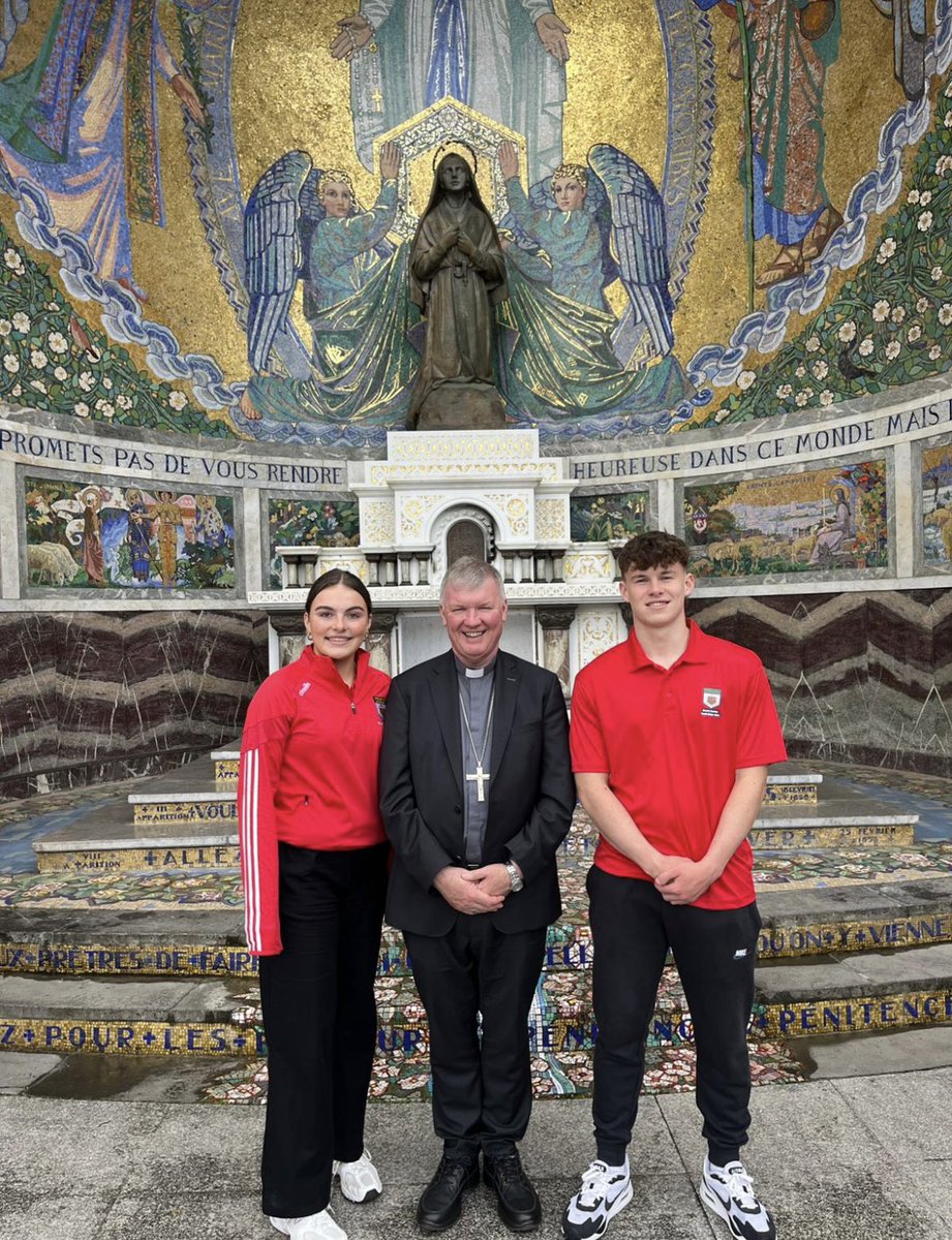 ✨Ossory Lourdes Pilgrimage 2025✨
Youth helpers Ellie Royce Brennan and Fintan Barrett with Bishop Coll in Lourdes.