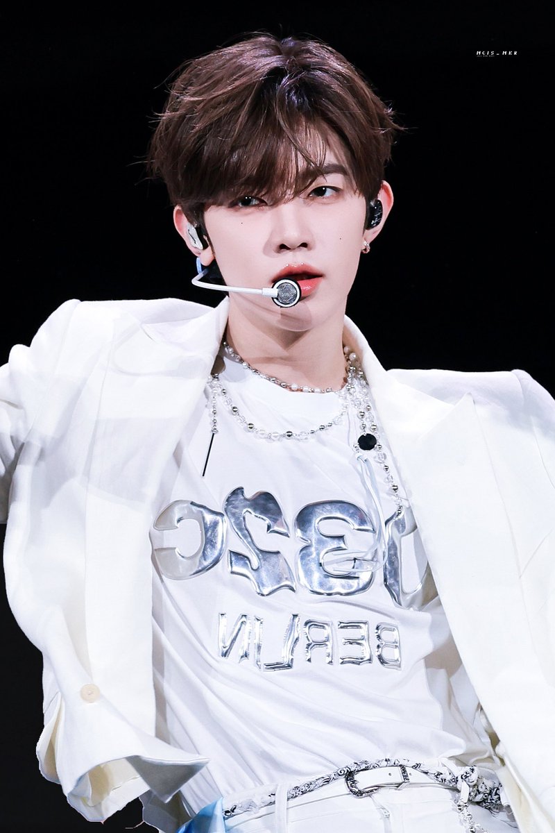 mer_mois0725's tweet photo. 250509 케이콘 HQ

“520”  “사랑해”

#장하오 #ジャンハオ #ZHANGHAO 
#章昊 
#ZEROBASEONE  #ZB1 #제로베이스원 https://t.co/PfvuCXz0DN