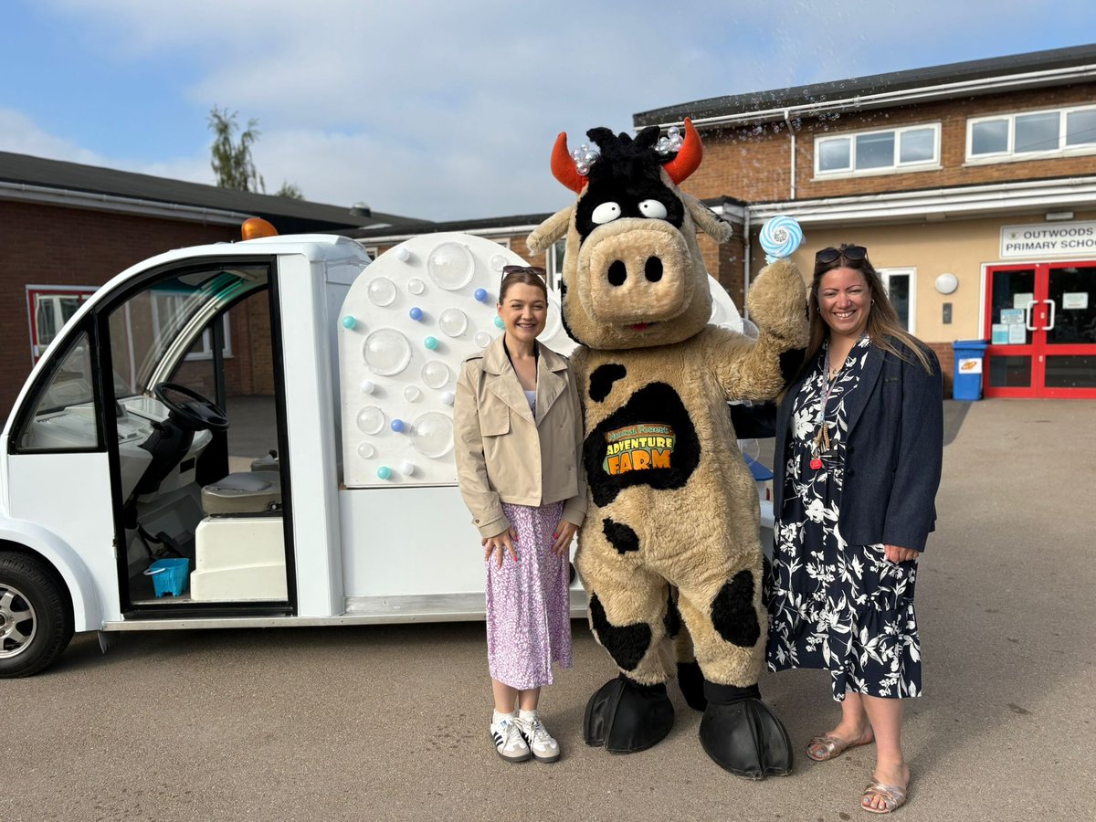OutwoodsPrimary's tweet photo. 🚶‍♀️🎉 Outwoods Primary School celebrated Walk to School Week in style!

With a bubble wagon and a visit from the Adventure Farm, the only bubbles around our school are bubbles of fun, not pollution! 🫧🌿🐾
@AirAwareStaffs  @StaffordshireCC 
@TeamModeshift  #OPSTA https://t.co/mGV5TuOfl0