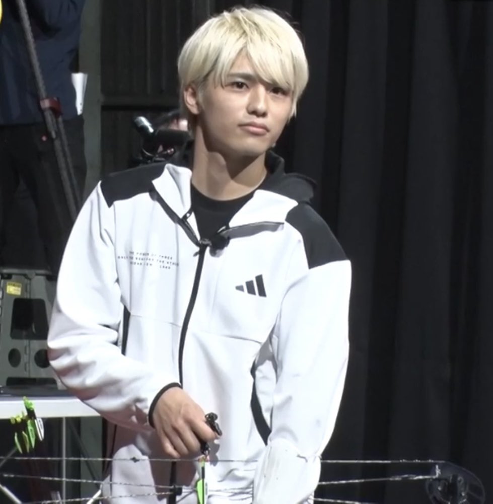 wnksnp1's tweet photo. 白ジャージ篠塚くんかっこよすぎません？
あまりにも顔が良すぎる、、、、 https://t.co/VGdumLFDSw