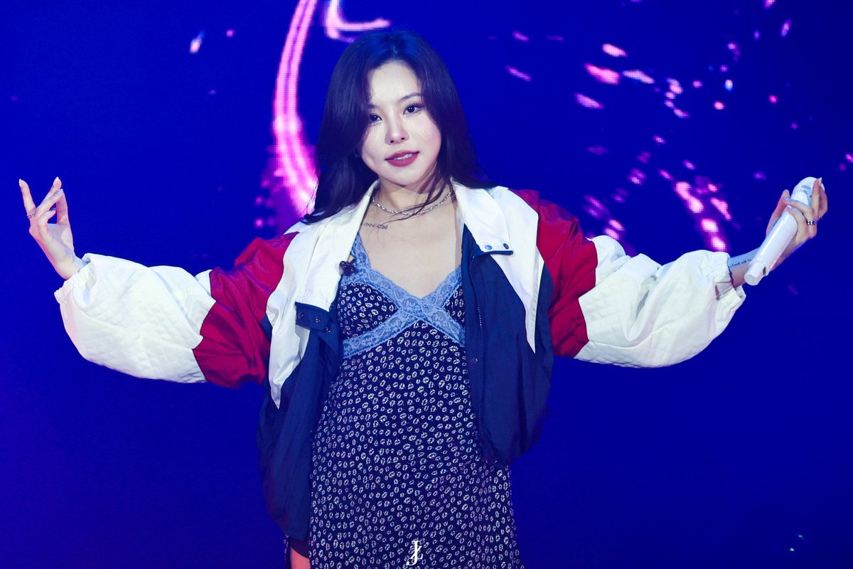 [250518] 휘인 Wheein

2025 MIXPOP CONCERT

#MAMAMOO #마마무
#정휘인
#JUNGWHEEIN
#휘인 #WHEEIN