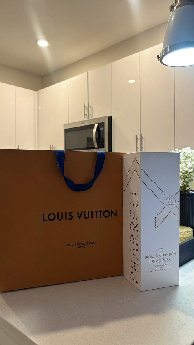 Big Grad. Big Honors. Masters Mami 🎓