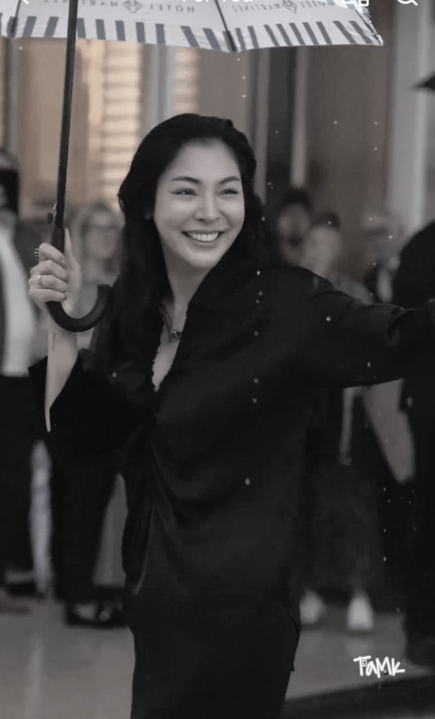qor_fan's tweet photo. Her dedication to her fans.

Her dedication to her work.

I can’t express how proud I am of her. 

She’s truly one of a kind.

I love her so much. 💕

#Fayeincannes
#Cannes2025 
#CannesFilmFestival
#FayePeraya 
#ฝ้ายพีรญา https://t.co/mMDWPdhNrm